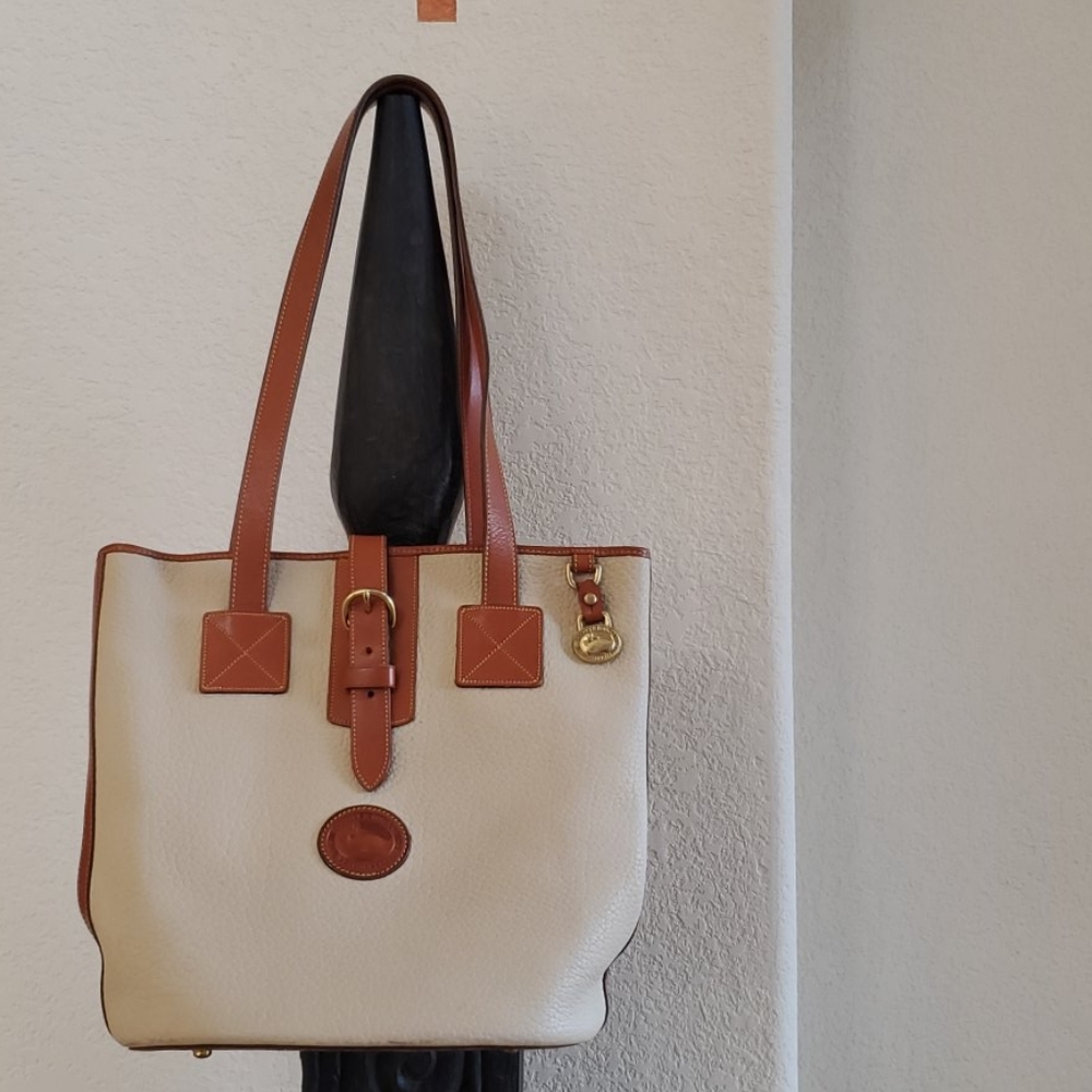 Dooney&Bourke Vintage Cream/Rust Bucket Purse